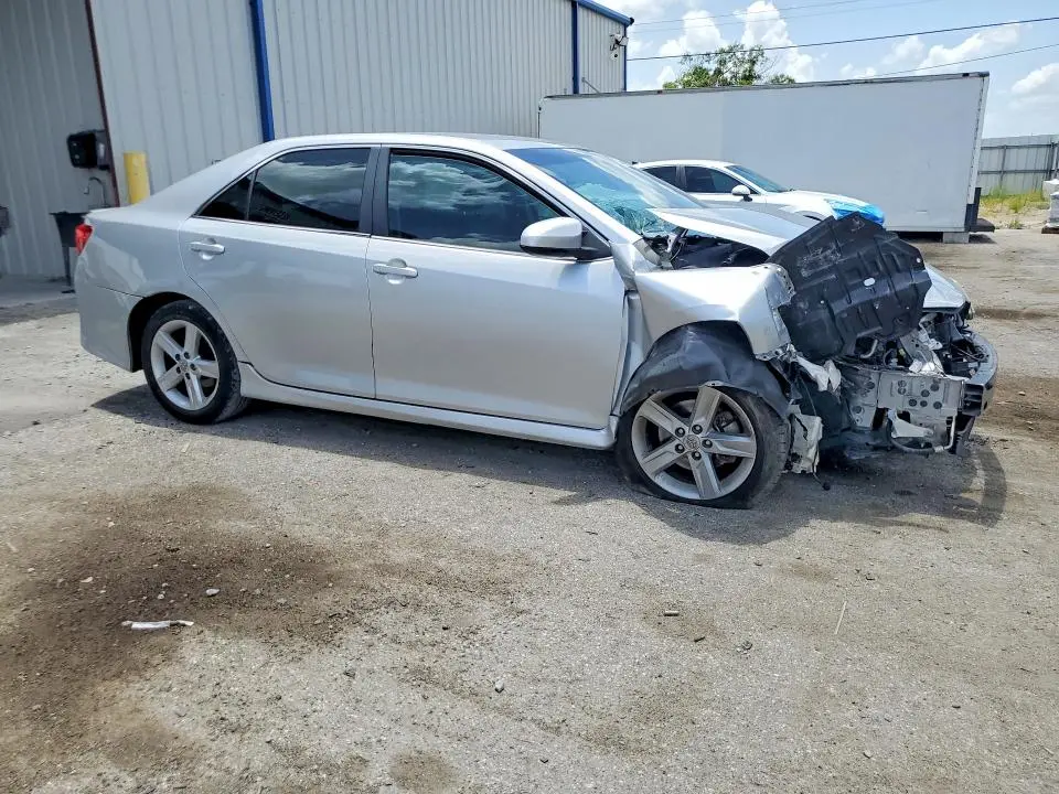 2013 TOYOTA CAMRY SE  