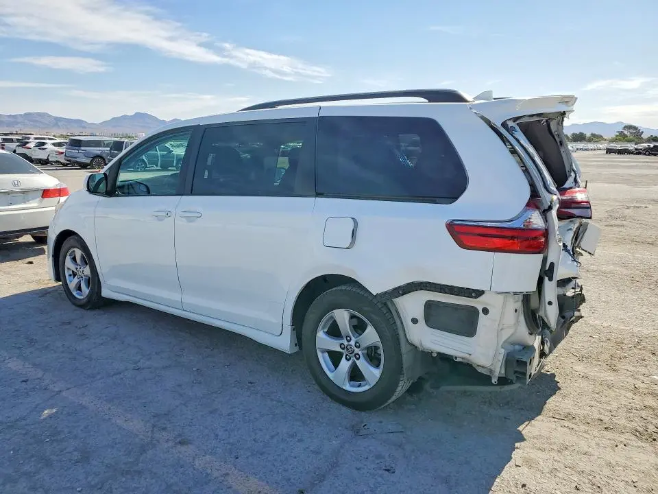 2020 TOYOTA SIENNA LE  