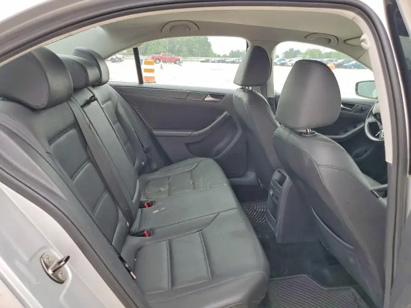 2011 VOLKSWAGEN JETTA SE  