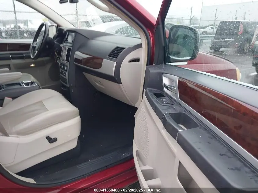 2010 CHRYSLER TOWN & COUNTRY TOURING PLUS