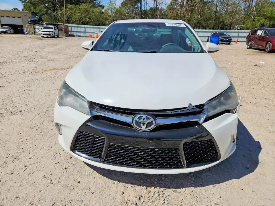 2016 TOYOTA CAMRY SE  