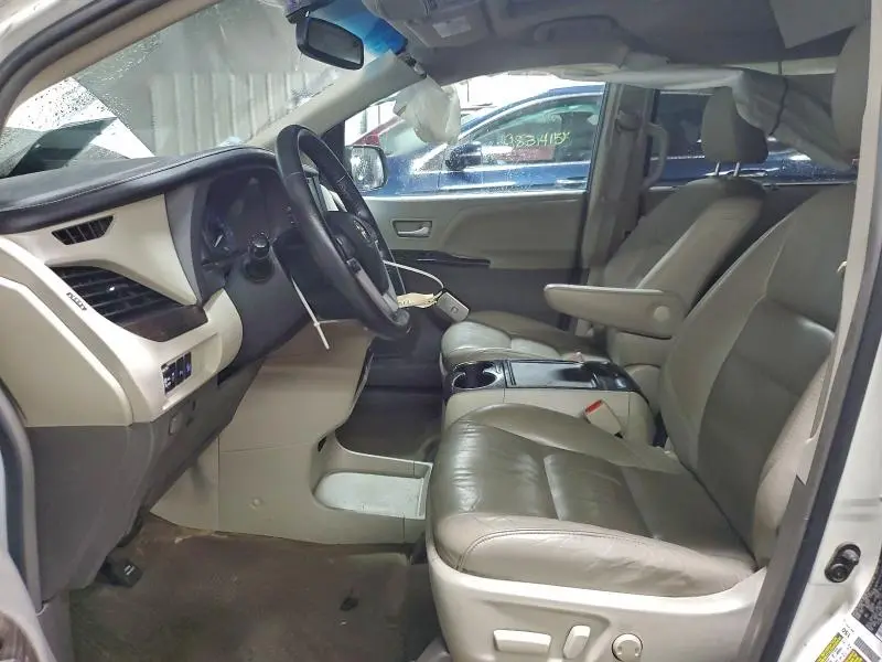 2015 TOYOTA SIENNA XLE  