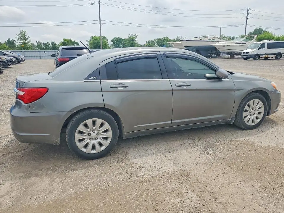 2013 CHRYSLER 200 LX  