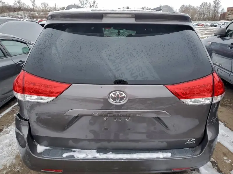 2012 TOYOTA SIENNA LE  