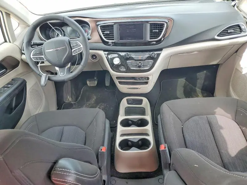 2024 CHRYSLER VOYAGER LX  