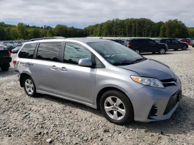 2018 TOYOTA SIENNA LE  