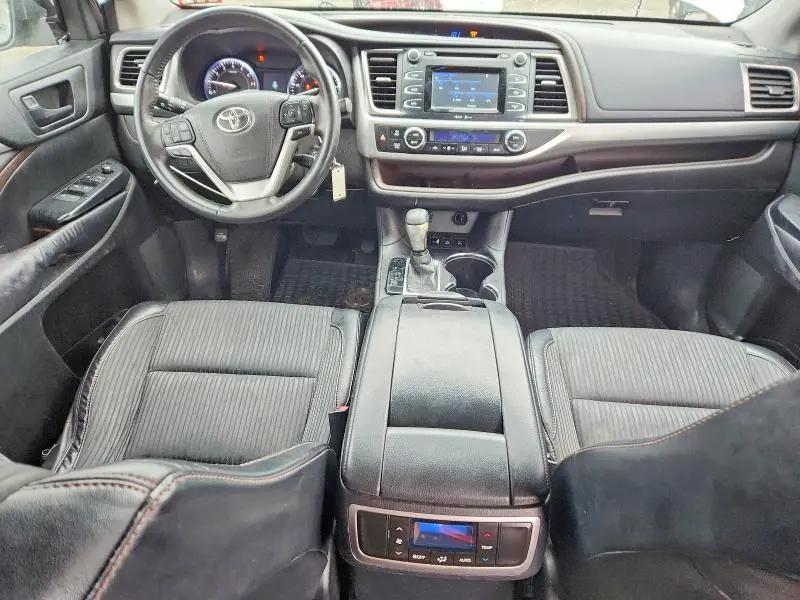 2015 TOYOTA HIGHLANDER LE  