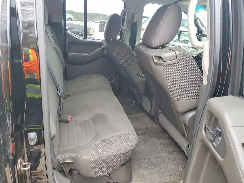2014 NISSAN FRONTIER S  