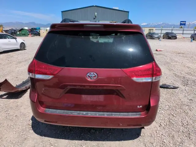 2011 TOYOTA SIENNA LE  