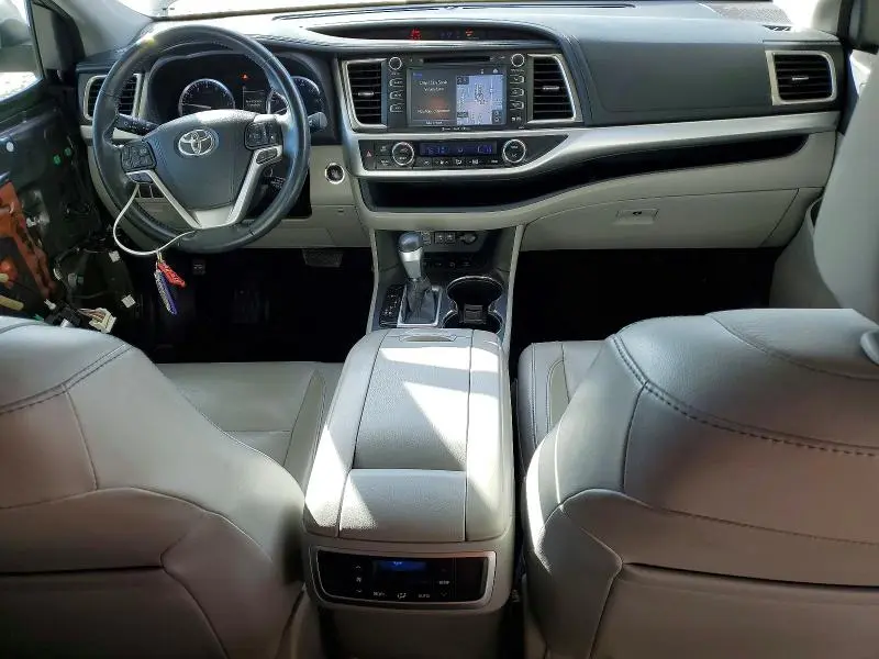 2017 TOYOTA HIGHLANDER SE  