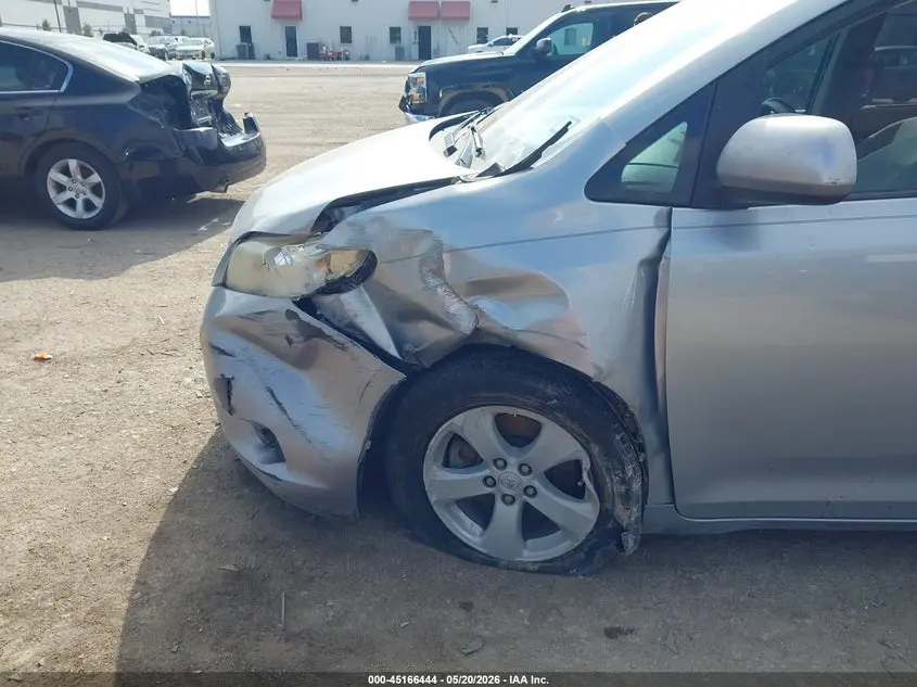 2017 TOYOTA SIENNA LE 8 PASSENGER