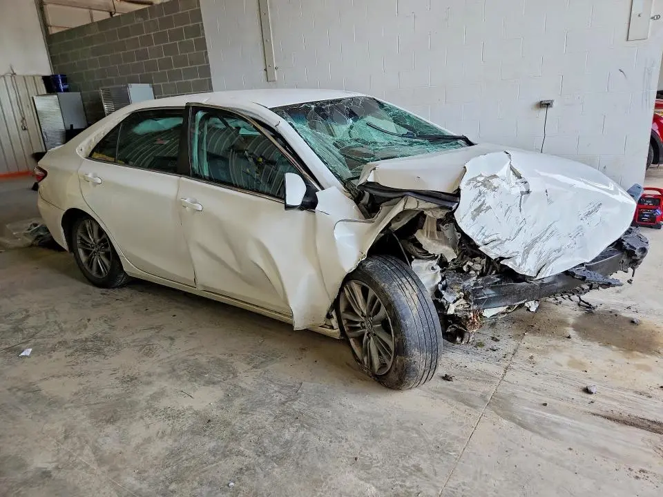 2015 TOYOTA CAMRY SE  