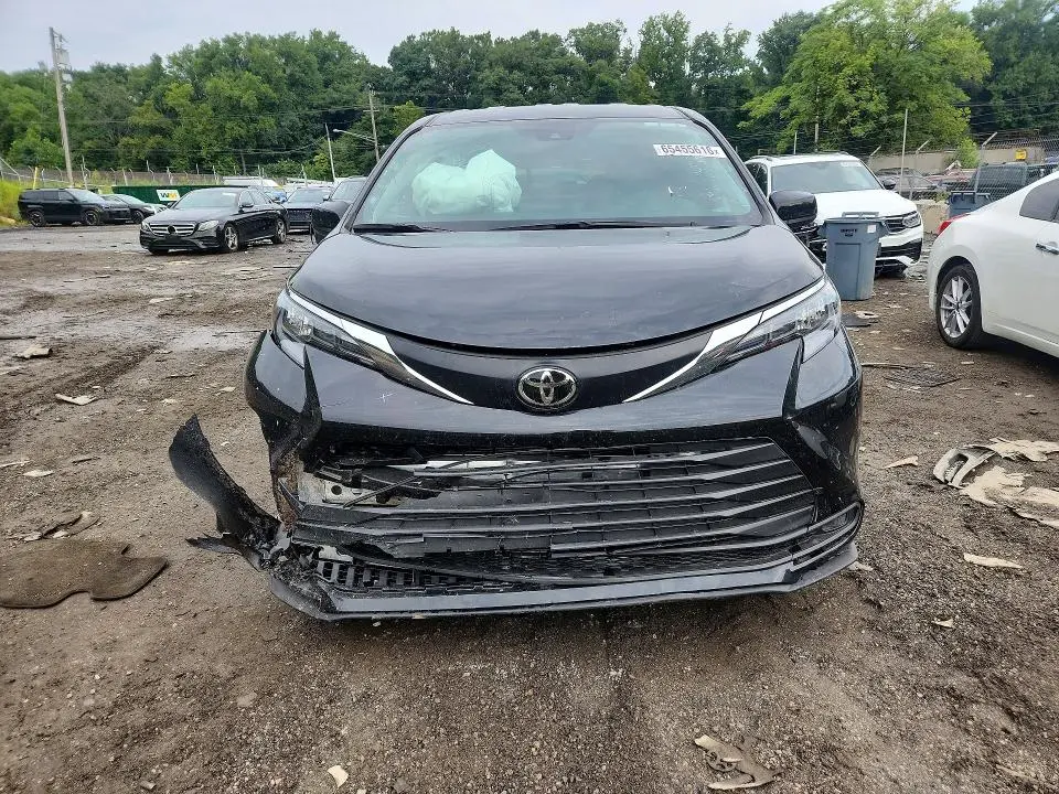 2026 TOYOTA SIENNA LE  