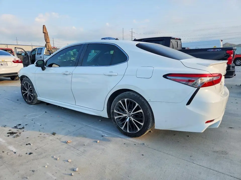 2018 TOYOTA CAMRY SE  