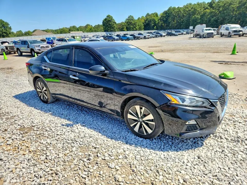 2021 NISSAN ALTIMA SV  