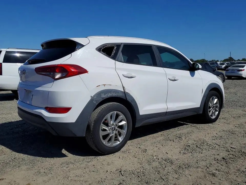 2016 HYUNDAI TUCSON SE  