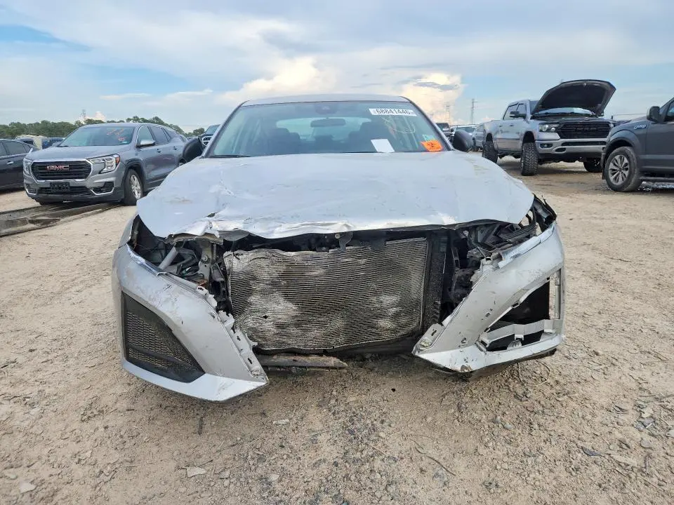 2024 NISSAN ALTIMA SV  