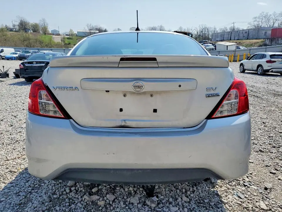2019 NISSAN VERSA SV  