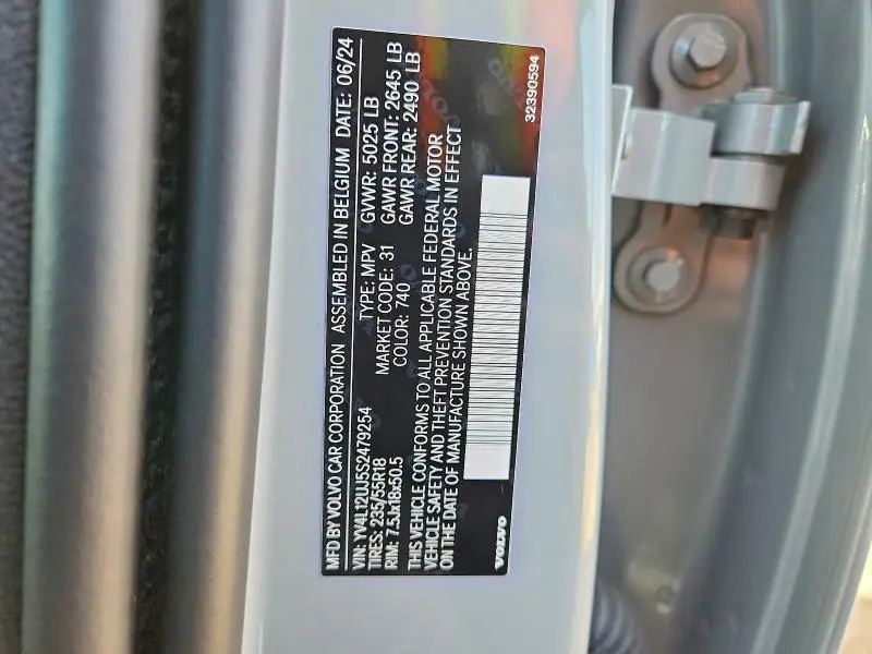 2025 VOLVO XC40 CORE  