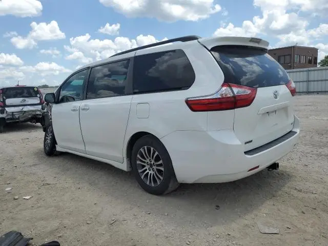 2019 TOYOTA SIENNA XLE  