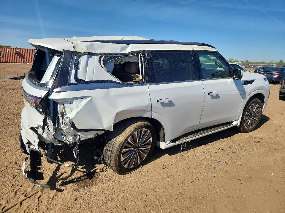 2026 INFINITI QX80 LUXE  
