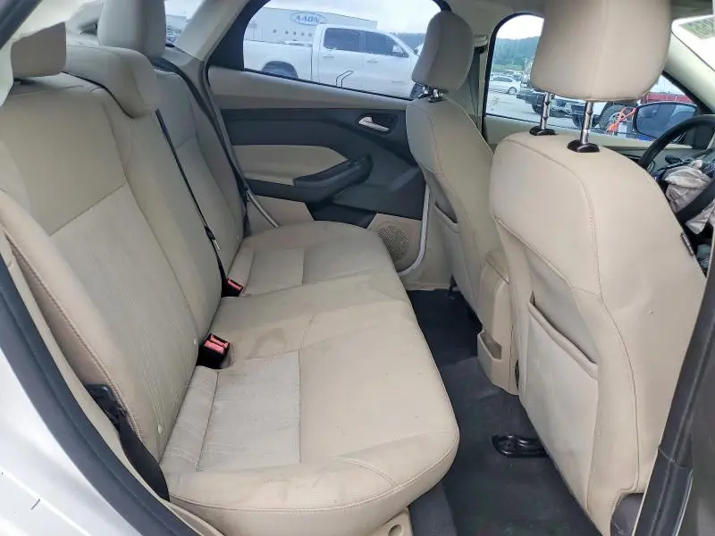 2015 FORD FOCUS SE  