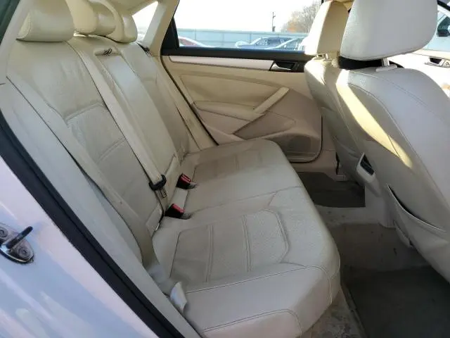 2013 VOLKSWAGEN PASSAT SE  