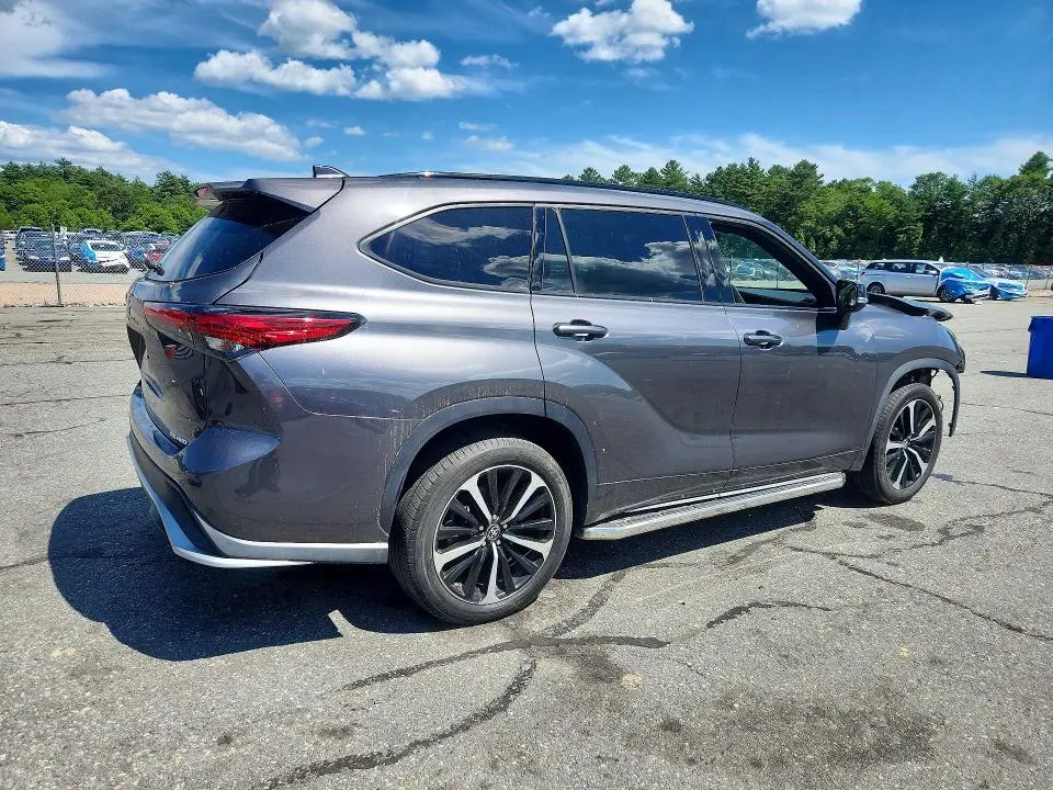 2022 TOYOTA HIGHLANDER XSE  