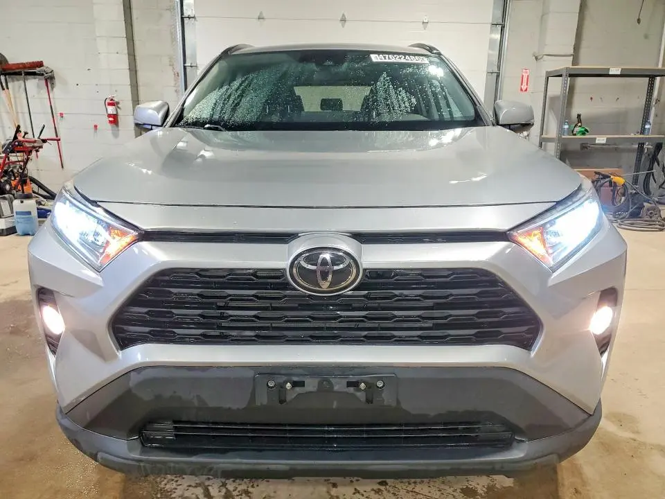 2019 TOYOTA RAV4 XLE  