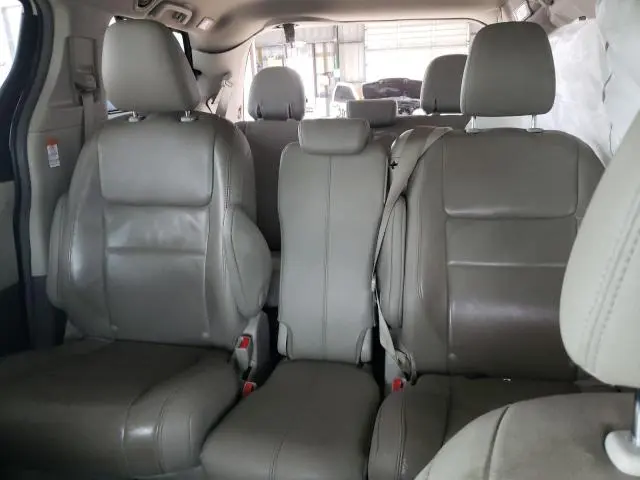 2015 TOYOTA SIENNA XLE  
