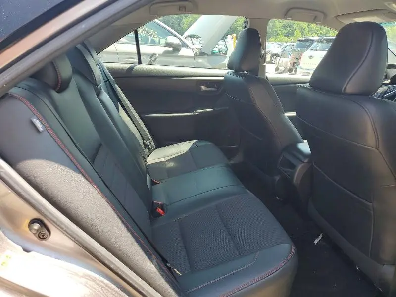 2016 TOYOTA CAMRY SE  