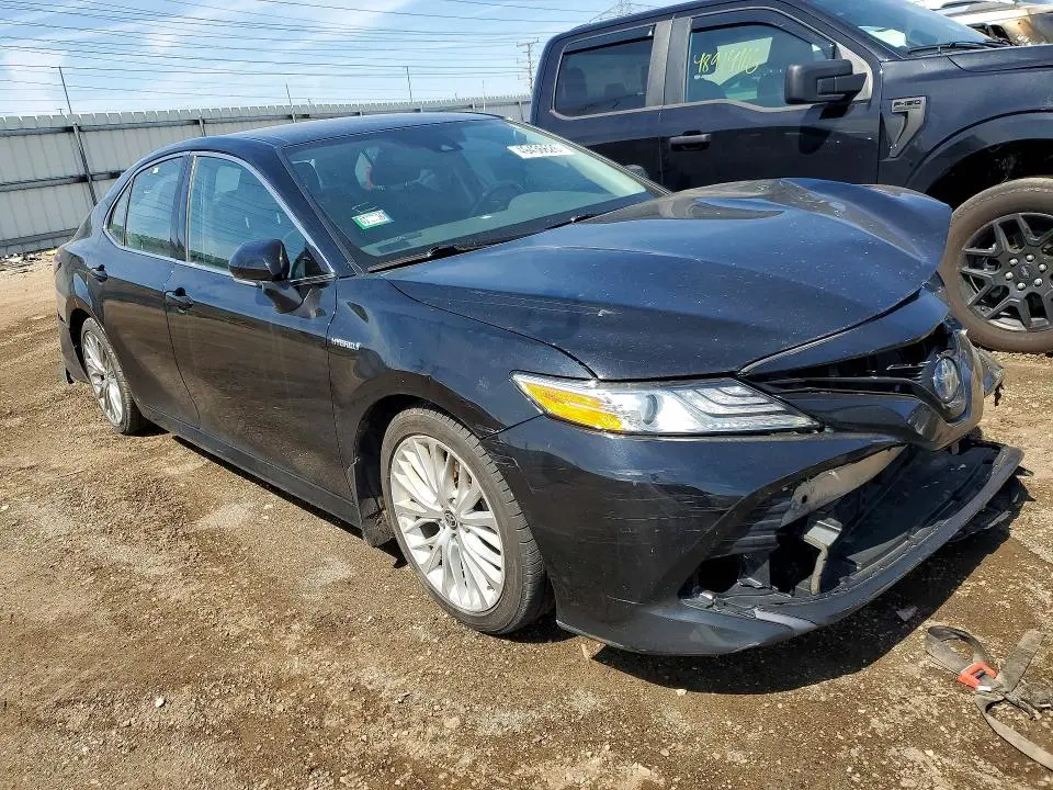 2020 TOYOTA CAMRY XLE  