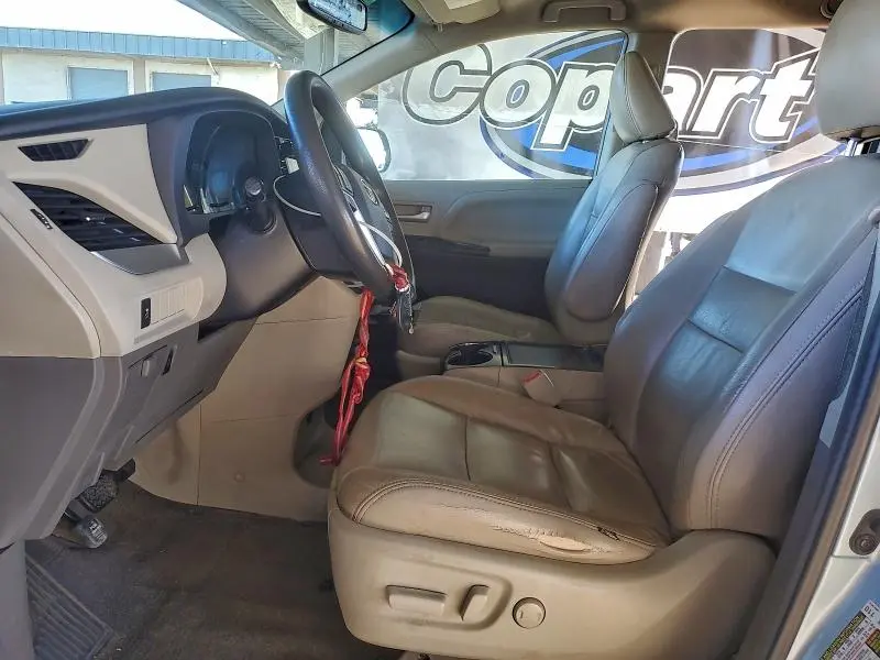 2015 TOYOTA SIENNA LE  