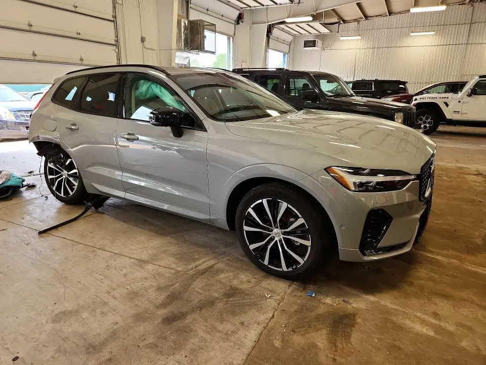 2025 VOLVO XC60 PLUS  