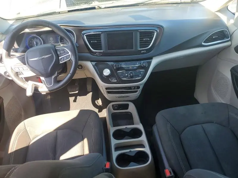 2020 CHRYSLER VOYAGER LX  