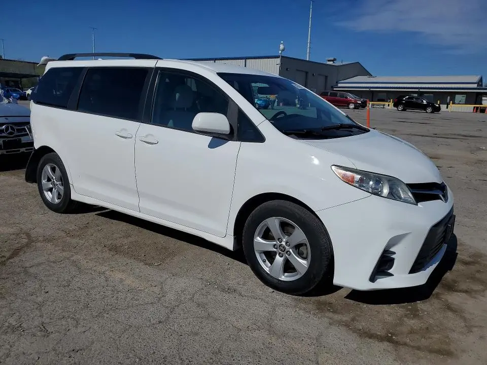 2020 TOYOTA SIENNA LE  