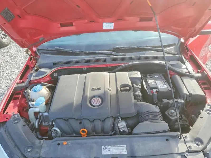 2011 VOLKSWAGEN JETTA SE  