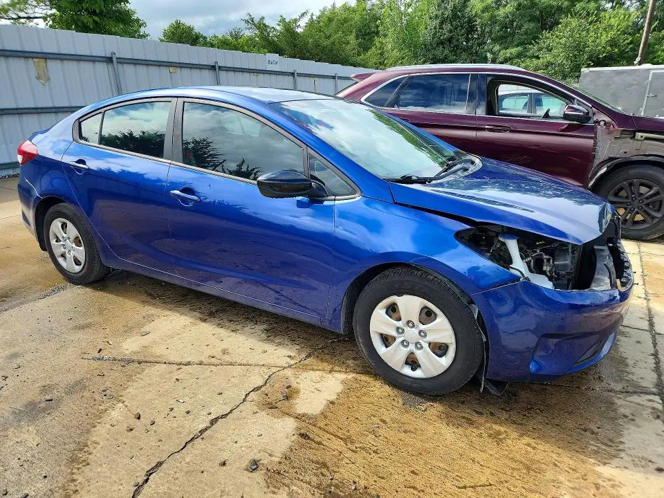 2017 KIA FORTE LX  