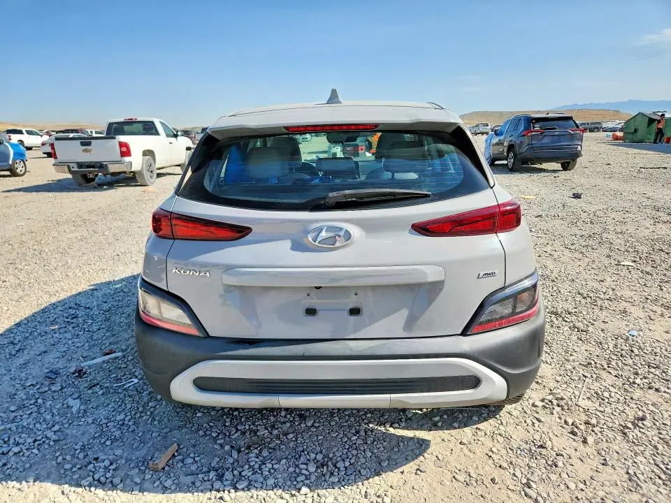 2022 HYUNDAI KONA SE  