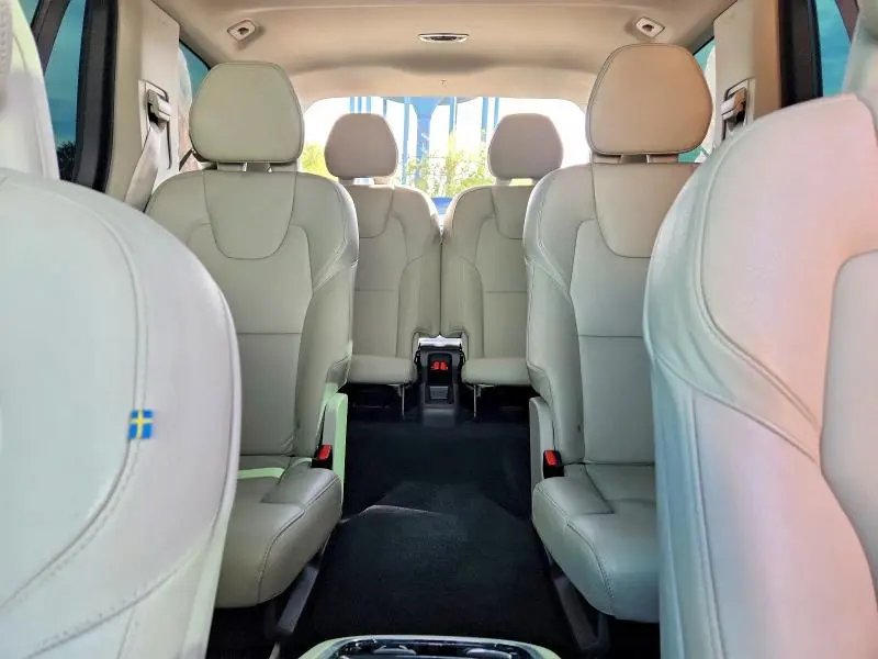 2020 VOLVO XC90 T6 MOMENTUM  