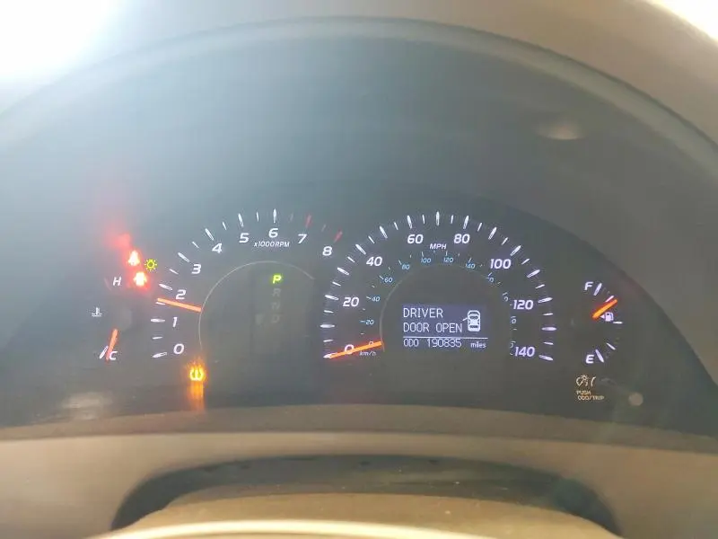 2011 TOYOTA CAMRY XLE  