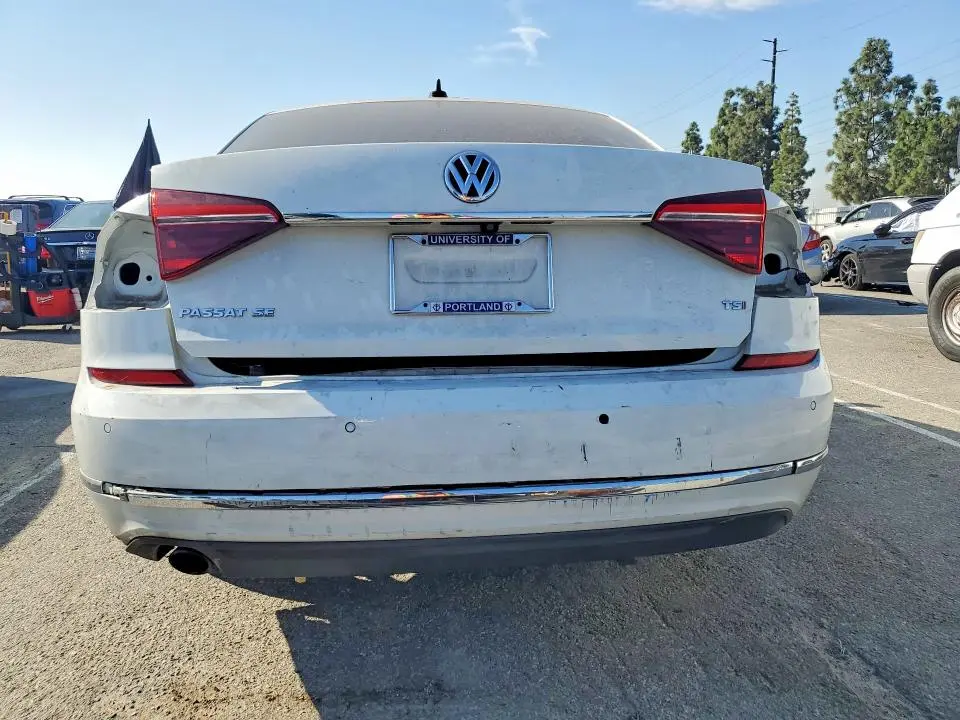 2018 VOLKSWAGEN PASSAT SE  