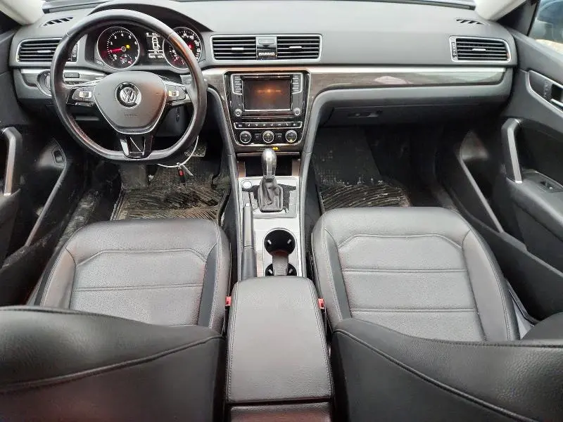 2018 VOLKSWAGEN PASSAT SE  