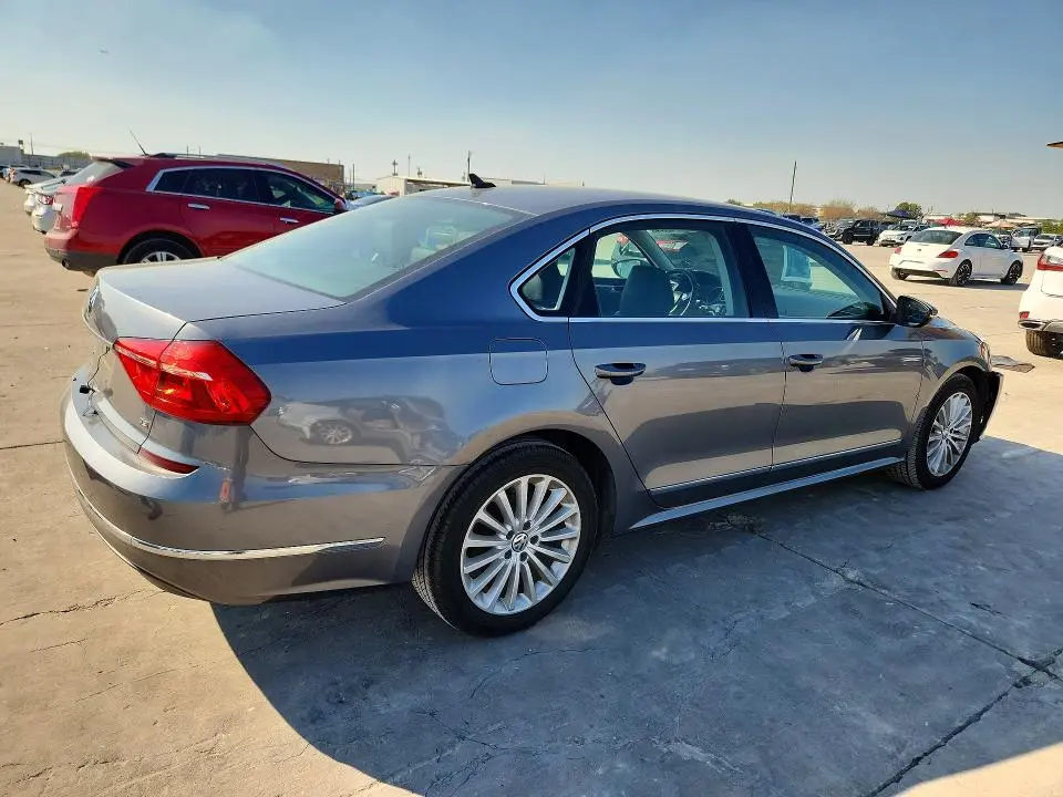 2016 VOLKSWAGEN PASSAT SE  