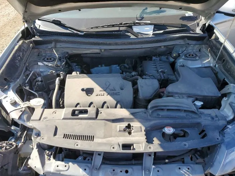 2020 MITSUBISHI OUTLANDER SE  