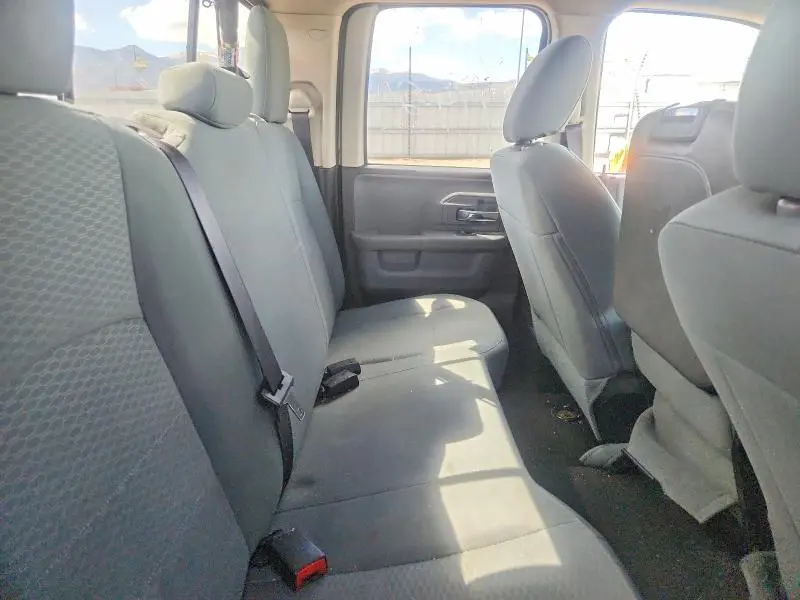 2016 RAM 1500 SLT  