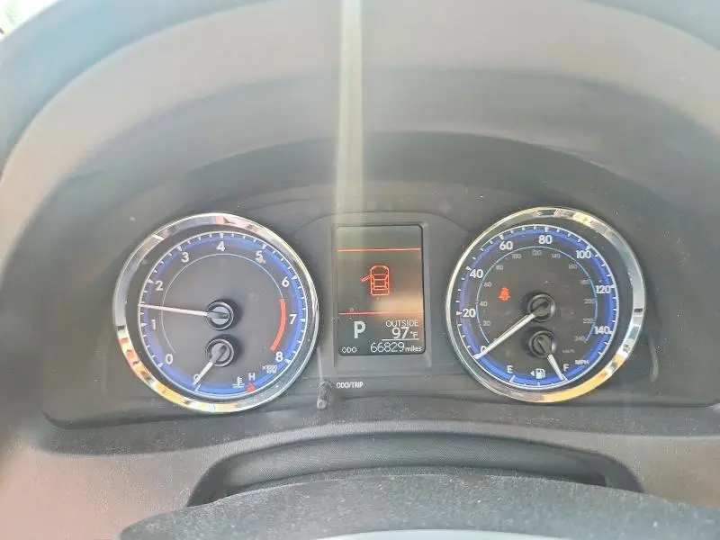 2018 TOYOTA COROLLA LE  