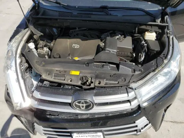 2017 TOYOTA HIGHLANDER SE  