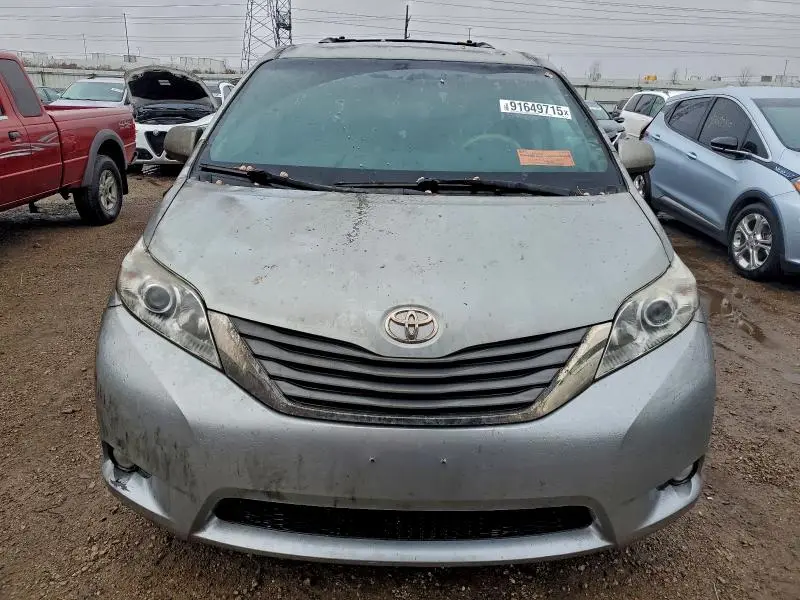 2014 TOYOTA SIENNA XLE  