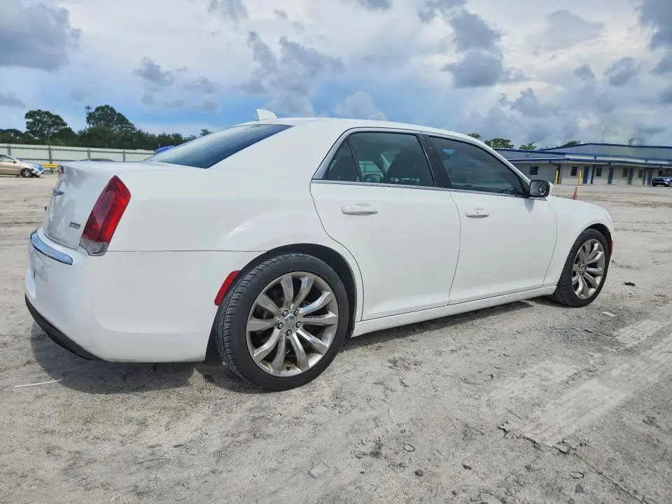 2016 CHRYSLER 300 LIMITED  